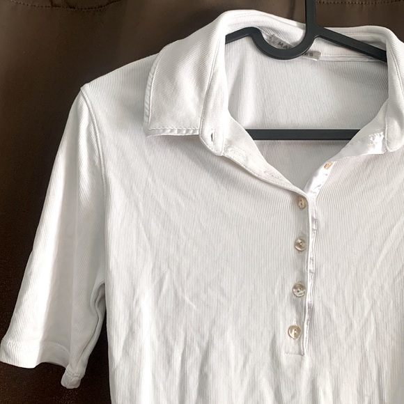 Simple white collared shirt, Size M! - Picture 2 of 4